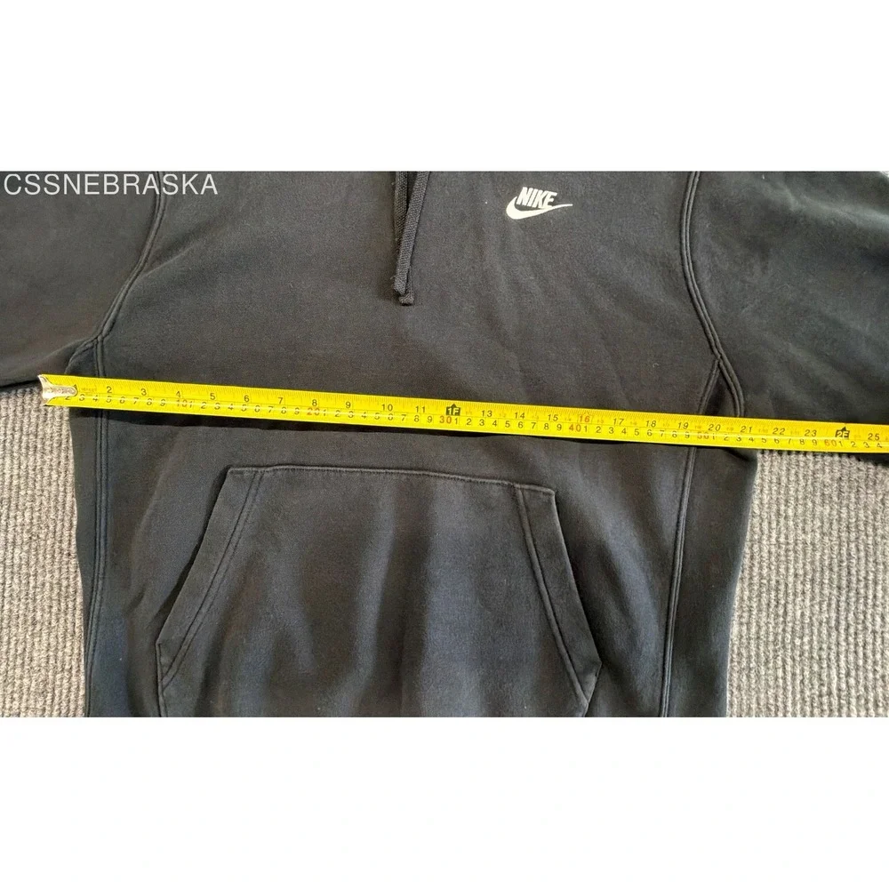 Nike Black Mens‎ Pullover Hoodie featuring an embroidered logo - Size M